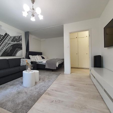 Close To The Metro And The Beach!!! With A View Of The Scandinavian Forest Стокхолм Екстериор снимка