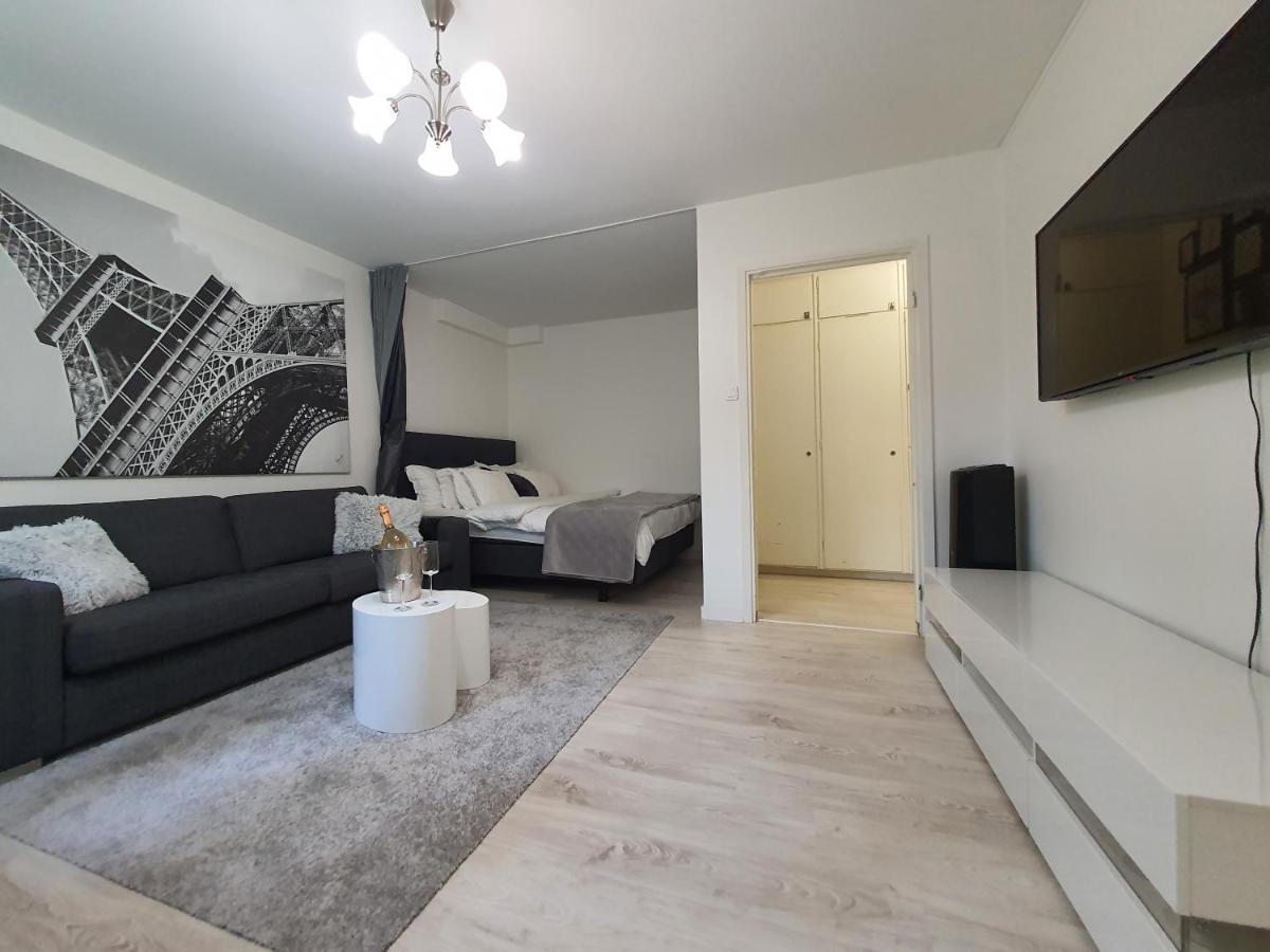 Close To The Metro And The Beach!!! With A View Of The Scandinavian Forest Стокхолм Екстериор снимка