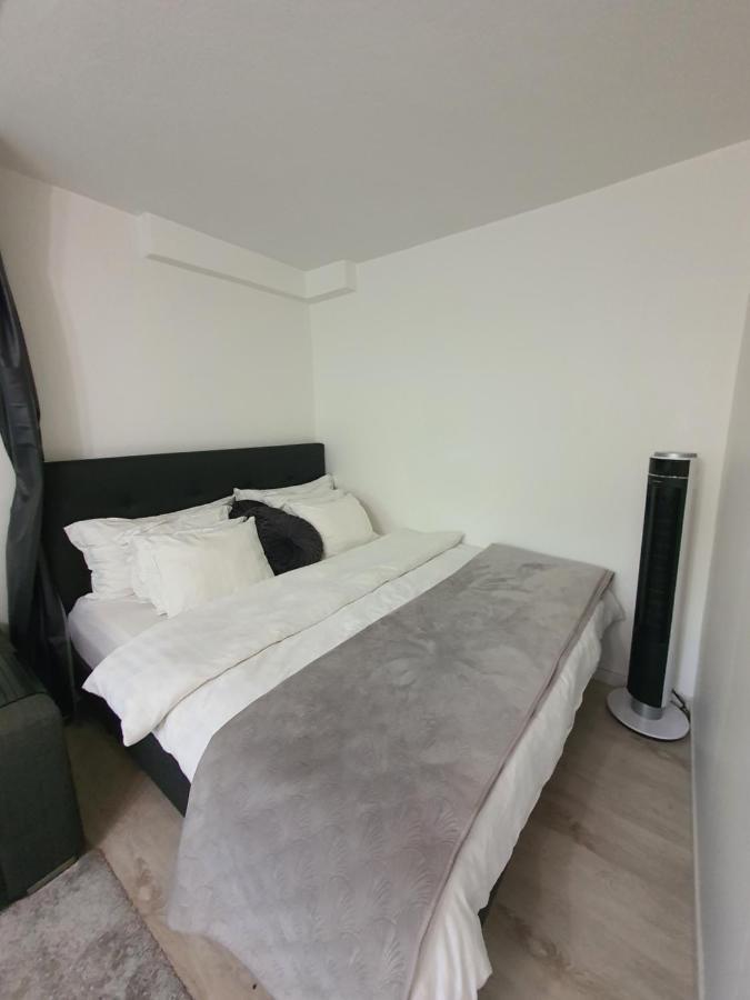 Close To The Metro And The Beach!!! With A View Of The Scandinavian Forest Стокхолм Екстериор снимка